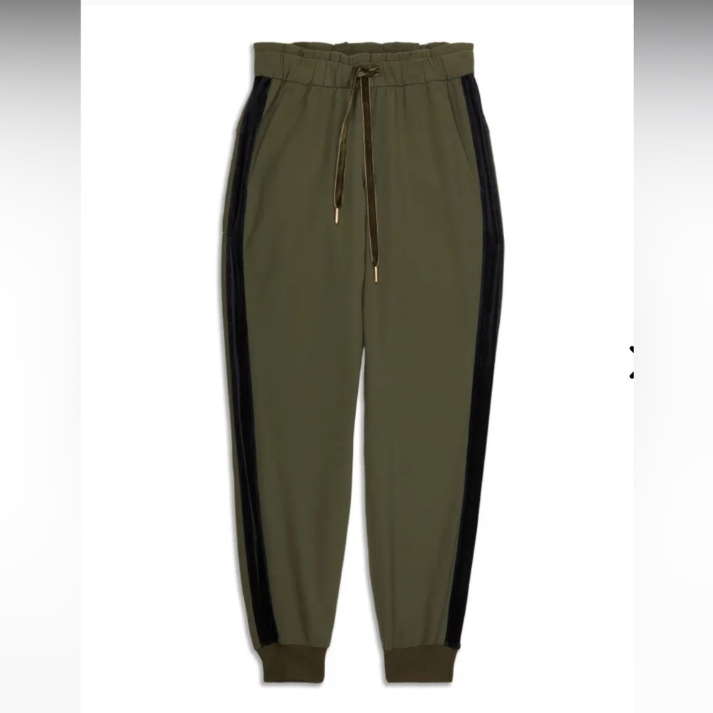 lululemon On The Fly Jogger *Velvet trim